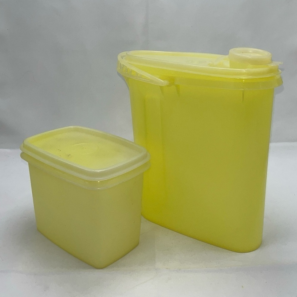 Vintage Tupperware Yellow Beverage Buddy 587 2-Qt Pitcher Pour Seal & Handle ++
